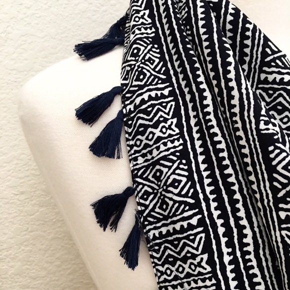 Women Retro Geometric Batik Blue Tassel Shawl Scarf main image 1